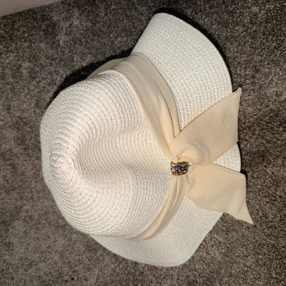 Cream Women's Sun Hat with Bow Accent